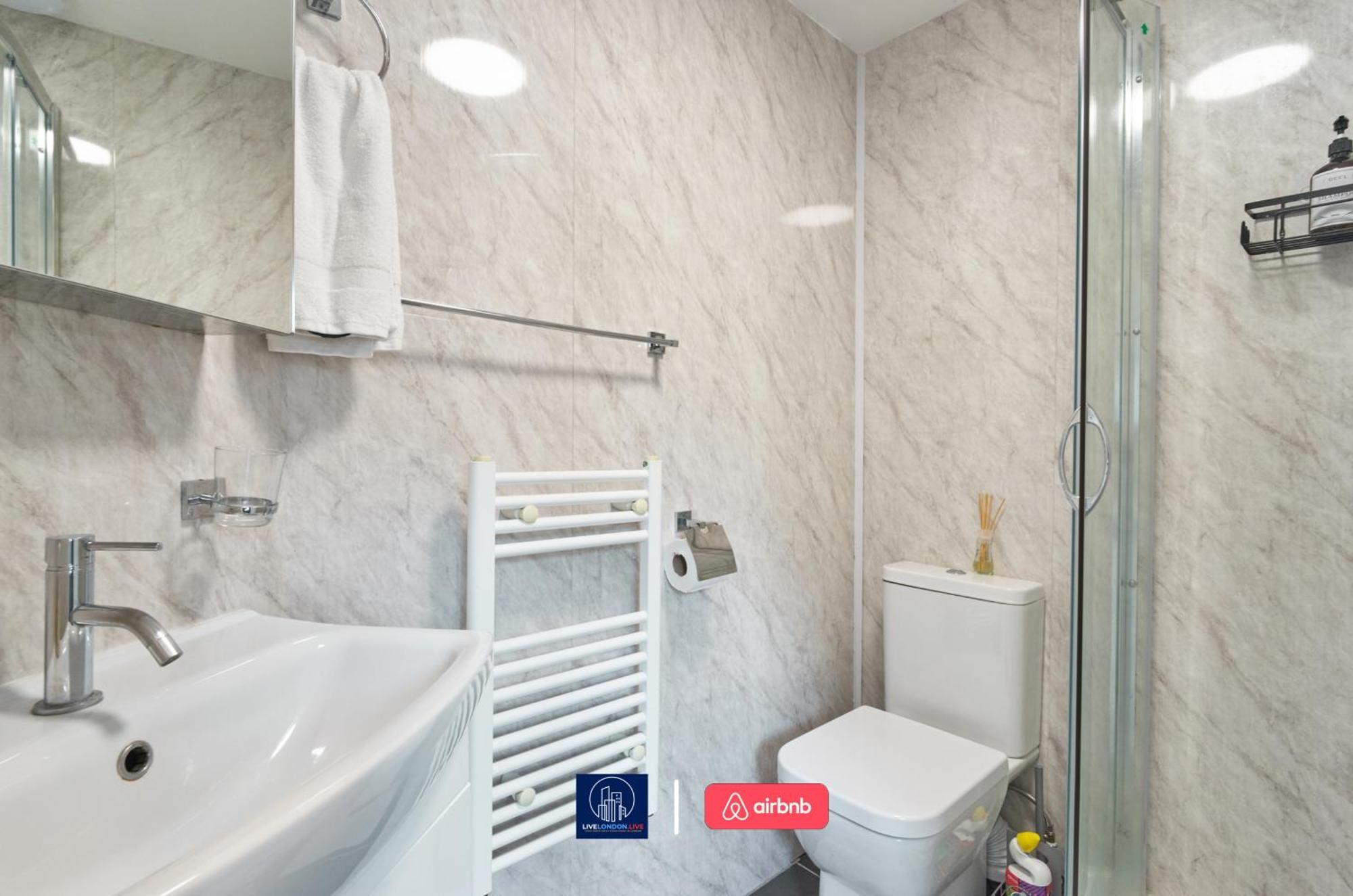 Last-Minute Specials L Sleeps Up To 4 Guests L One-Bedroom Apartment With King Bed And High Ceilings Near Camden By Live London Short Lets & Serviced Accommodation Bagian luar foto